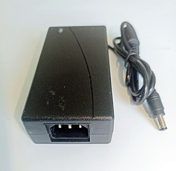12V 4A (48W) voedingsadapter met (5.5 mm x 2.1) mm-plug 12V4A фото